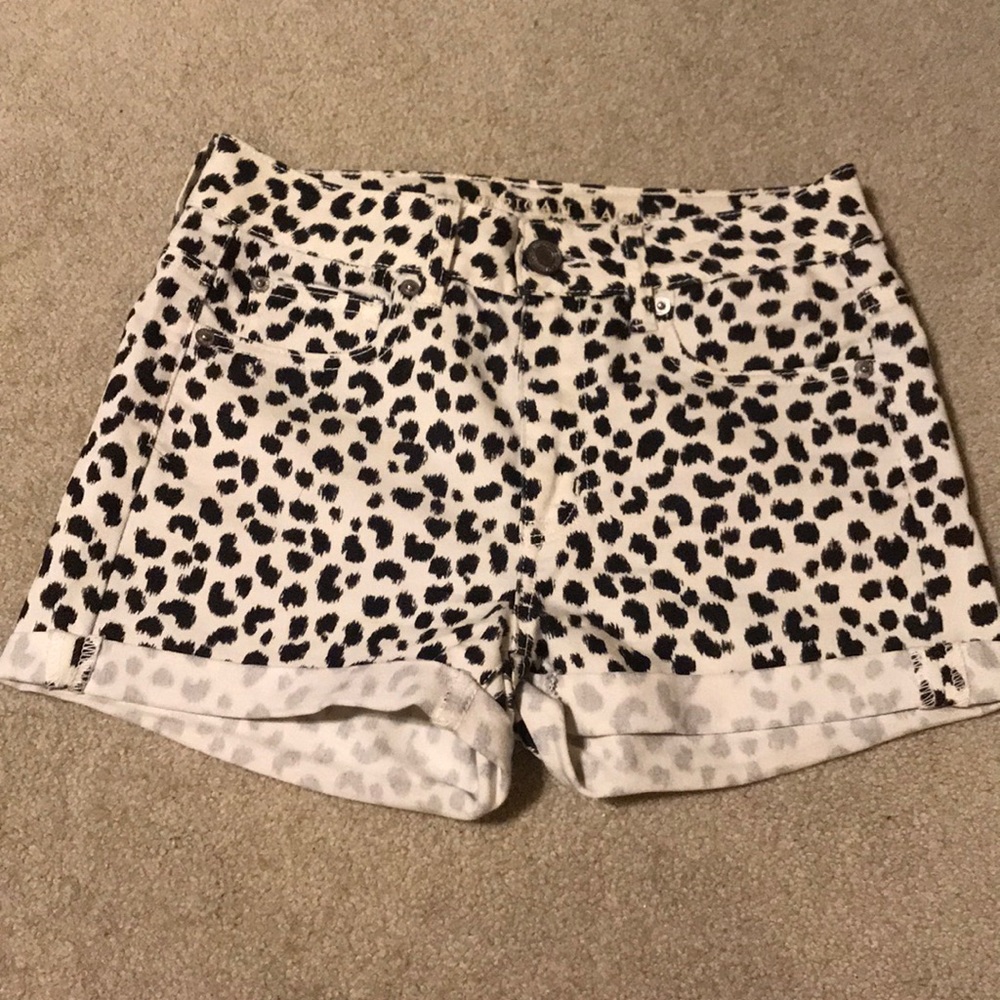 Cheetah high waisted American Eagle shorts!